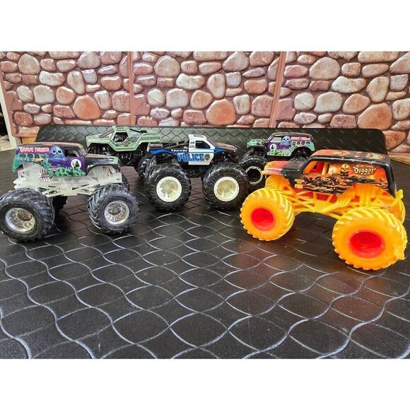 Hot Wheels Monster Truck Bundle #A53 - Picture 2 of 8